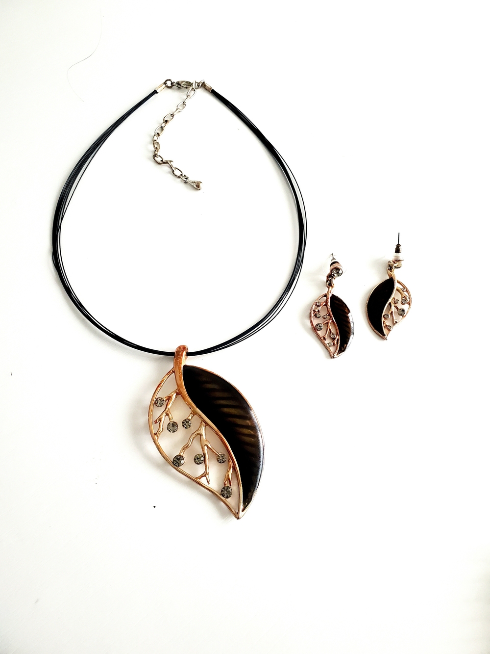 Leaf Pendant Necklace & Earring Set — Black and Gold Women’s Jewelry